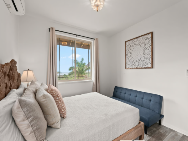 Your Dream Hawaiian Retreat Awaits in Makaha Valley - Luxury 4-Bedroom Home